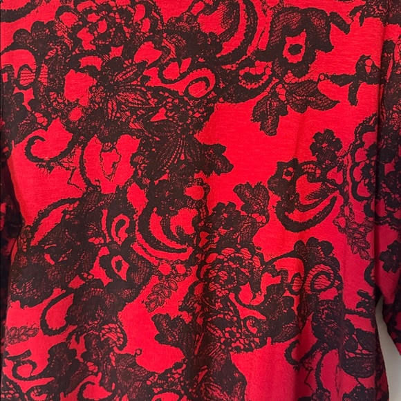 Allison Daley Medium Knit Top Red and Black Floral - Picture 3 of 7